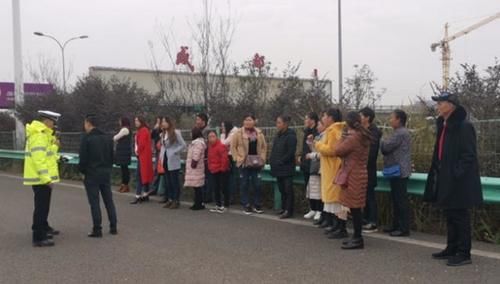 奇葩|四川首例!核载9人实载20人,驾驶人和车主双双被追刑 网友:奇葩