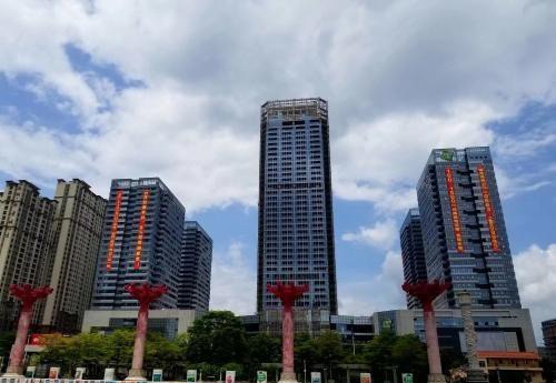 广东最有钱的县级市，位于三省交界，GDP高达675亿元！