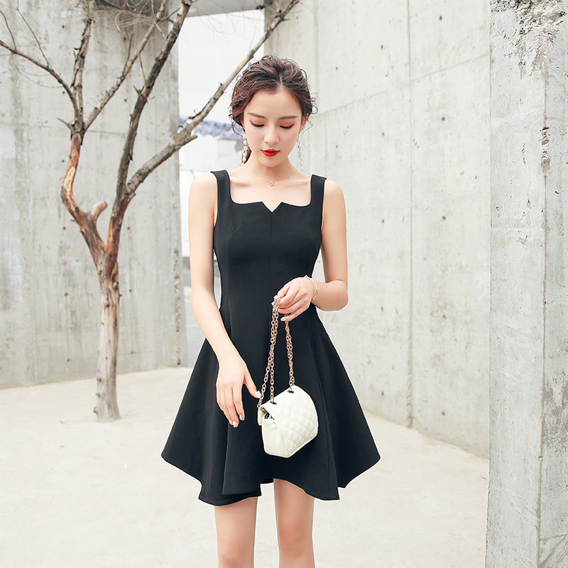 终于明白女人在夜店穿吊带了，太吸睛亮眼了吧，妩媚又气质