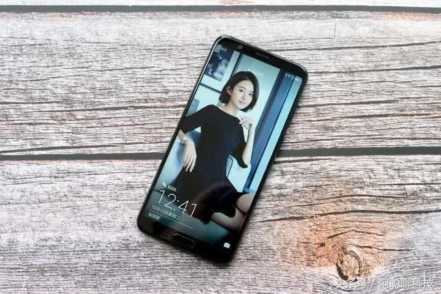 用价格向 黑科技 施压:荣耀V10降至2099元,同