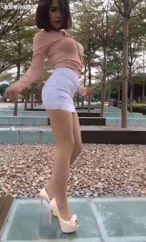 街拍：户外野生的妙龄女郎, 小姐姐走到那都是风景