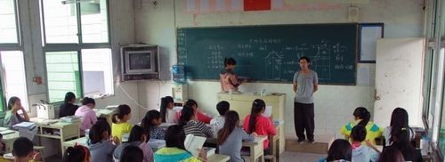  『教师的工资』教师的收入到底高不高？网友：考教师的人却越来越多，你说高不高
