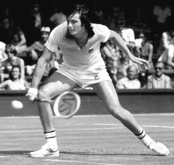 这双凯特王妃最爱的小白鞋,时尚圈人手一双,光脚穿都舒服