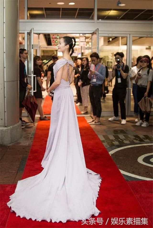 江一燕豁出去了，穿衣越来越大胆，网友：这腰很让人受不了