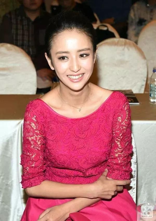 护肤｜雪莉发自拍白成一道光，但那些曾是黑皮肤的女明星是如何变