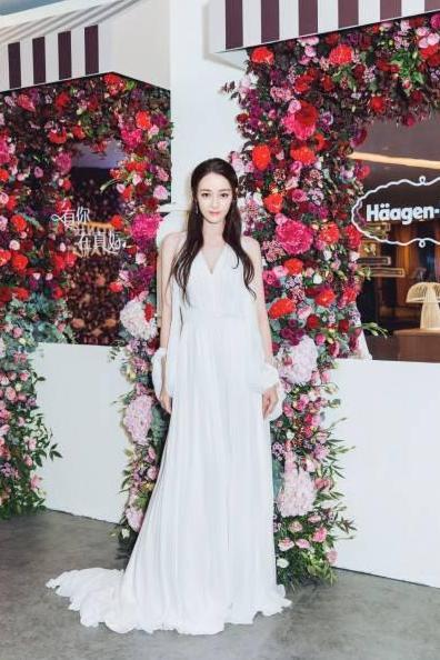 仙气白裙这样穿！颖宝气场两米八，赵丽颖美腻，热巴让人不再淡定
