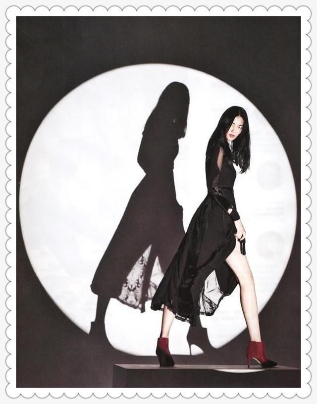 看了43岁周迅杂志照，再看30岁刘雯，网友：灵气跟霸气差距还真大