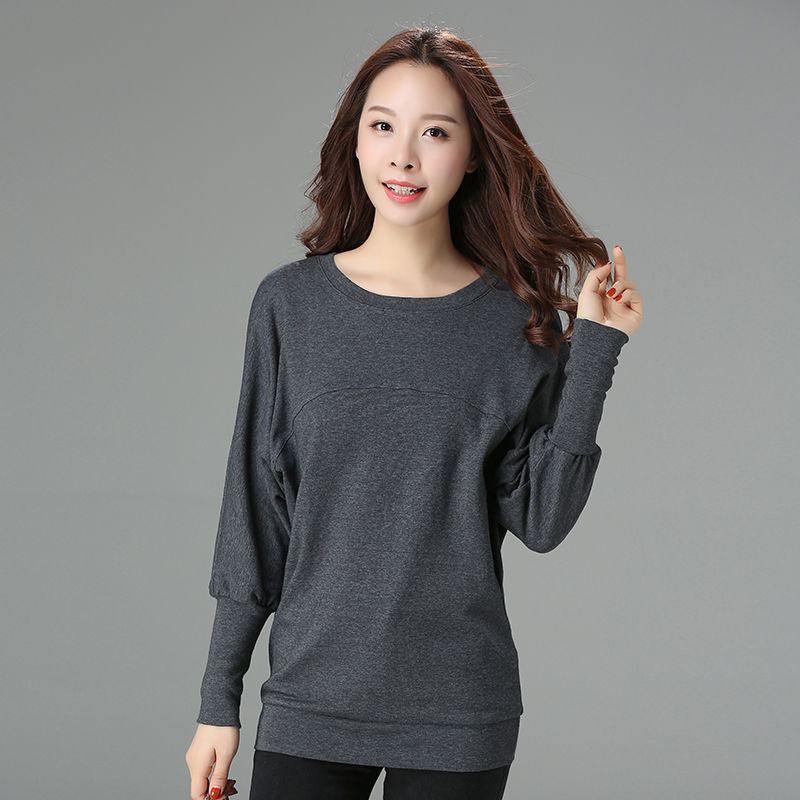 时尚辣妈身材太好了!穿这紧身T恤，显现凸凹有致的身材