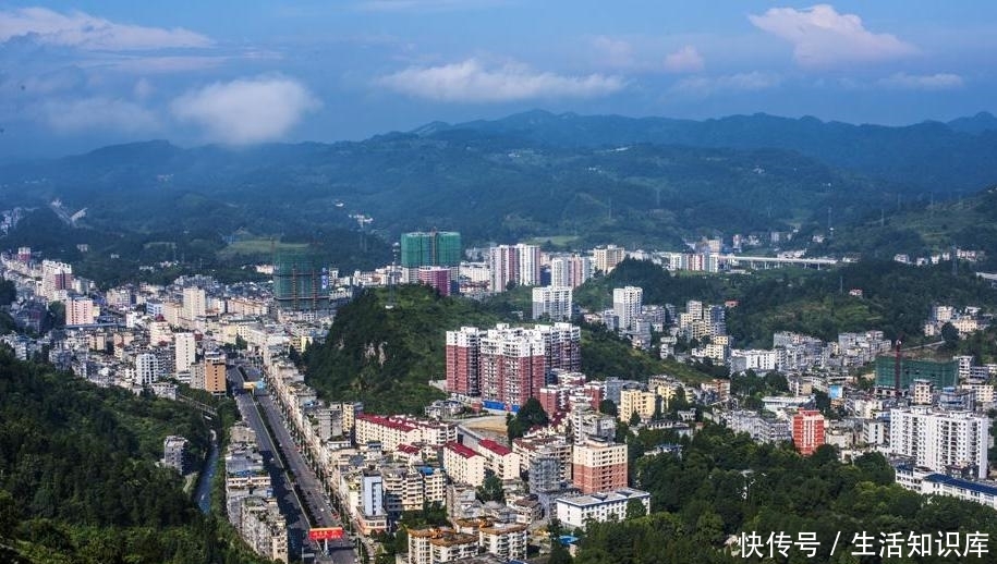  【县城】湖北“最辛苦”的县城：开车要8小时才到省会，是你的家