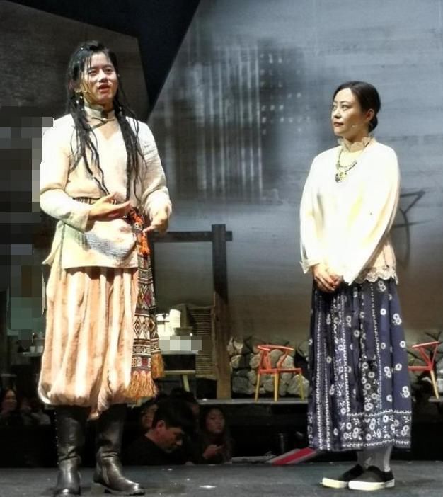 老态■脸部发福显疲态，化浓妆也遮不住老态，郝蕾二次离婚后大变样