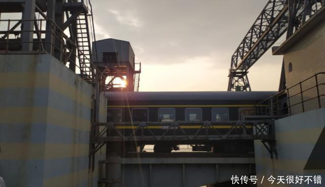 中国的海上火车,别的火车走铁路它却乘船,游客:这票很值