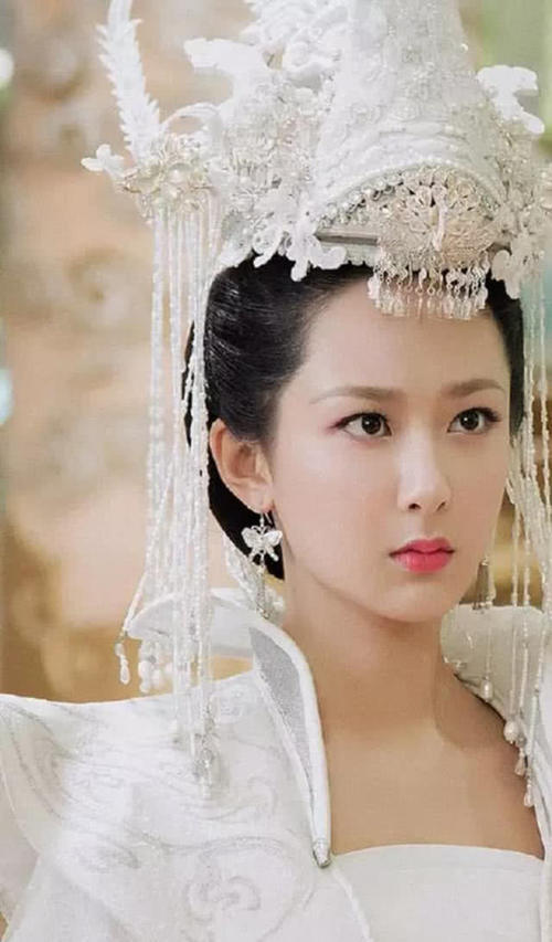 《香蜜沉沉烬如霜》杨紫十六套衣服，第九套最美，最后一套最朴素