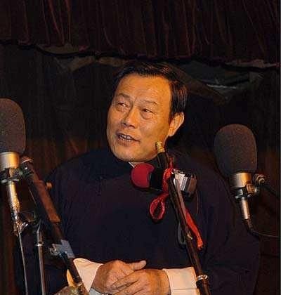 「感觉」杨议在相声界很有话语权吗，辈分很高吗？感觉有些腕都挺尊敬杨议的？