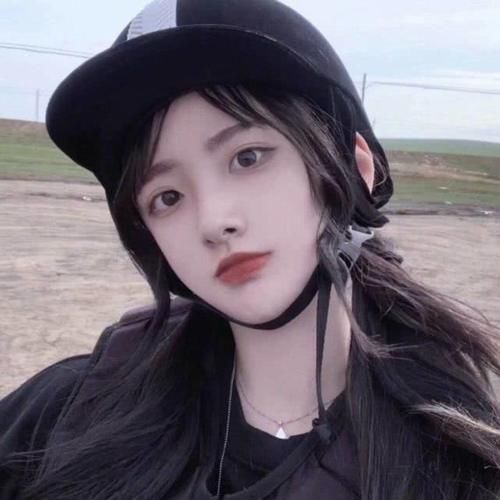  女生@女生脸上有3个特征，是典型的“耐看型”，素颜也是女神范