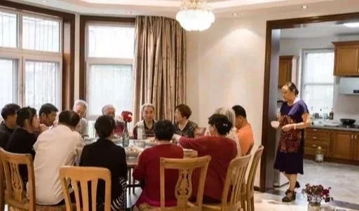 一种新式养老正兴起,不去敬老院,不和子女住,能在农村流行吗?