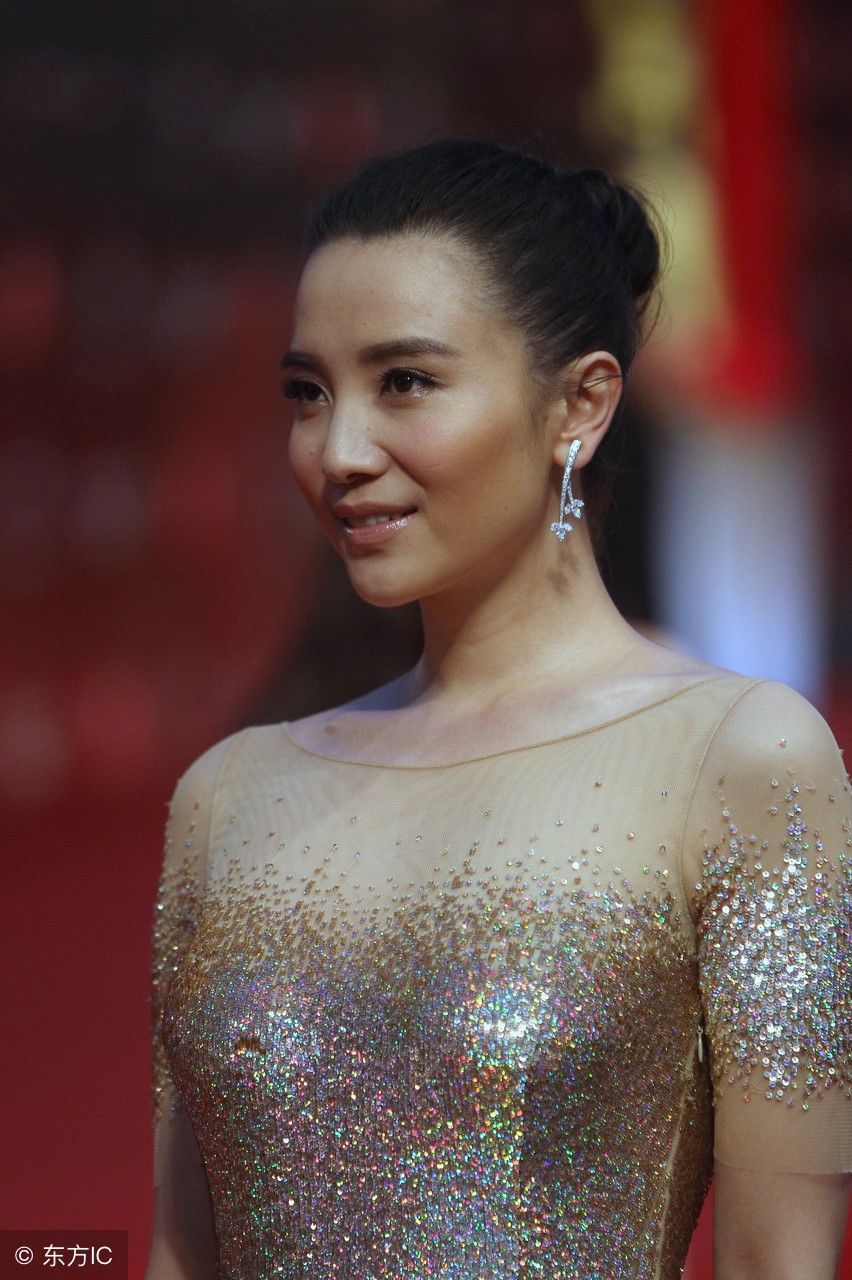 人鱼长裙美到发亮，宋佳这条美人鱼，气质好到爆