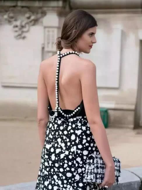 低调地露肉，性感得刚好，唐嫣同款美背了解一下