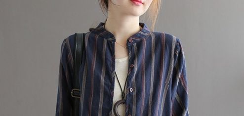 越来越多五六十岁的女人，爱穿这减龄外套，妈妈眼都不眨买了5件