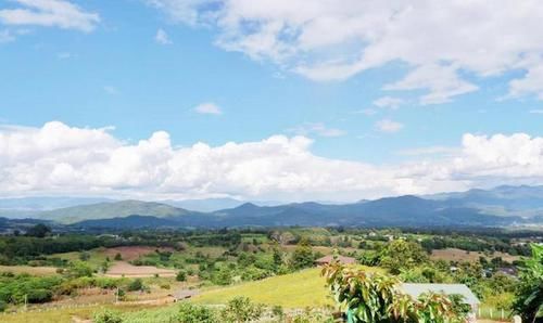 唯一■中国唯一建在山顶的村子,都是别墅和洋房,今成旅游景点