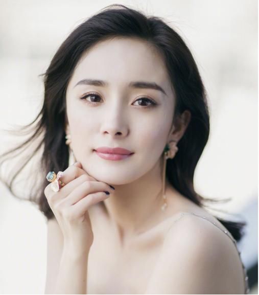 最近杨幂对外宣布停工三个月，怀疑怀孕，小糯米，有弟弟了