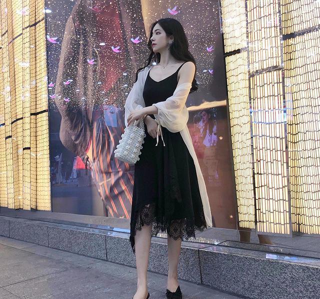 小黑裙随意一款，轻奢聚会的必然吸睛，美而不俗才是经典!