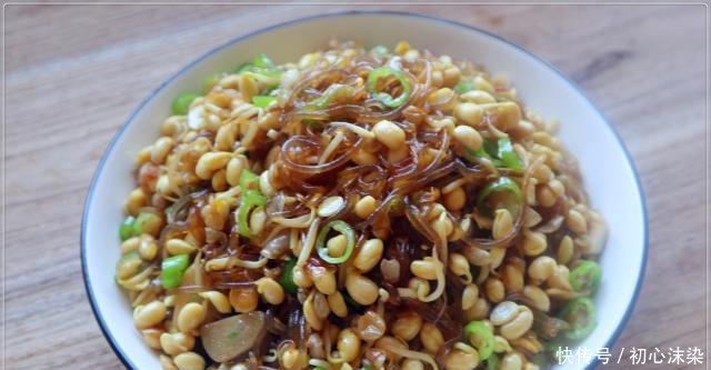  『小伙』豆芽炒粉条怎么做好吃山东小伙的做法，简单家常，老婆孩子喜欢
