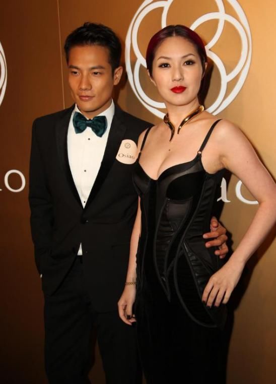 杨千嬅也真敢穿！直接真空上阵穿吊带，网友：丁子高也真是心大！