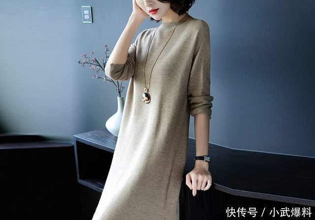 别傻傻穿打底裤+毛衣，今年流行短靴+长毛衣，超时髦