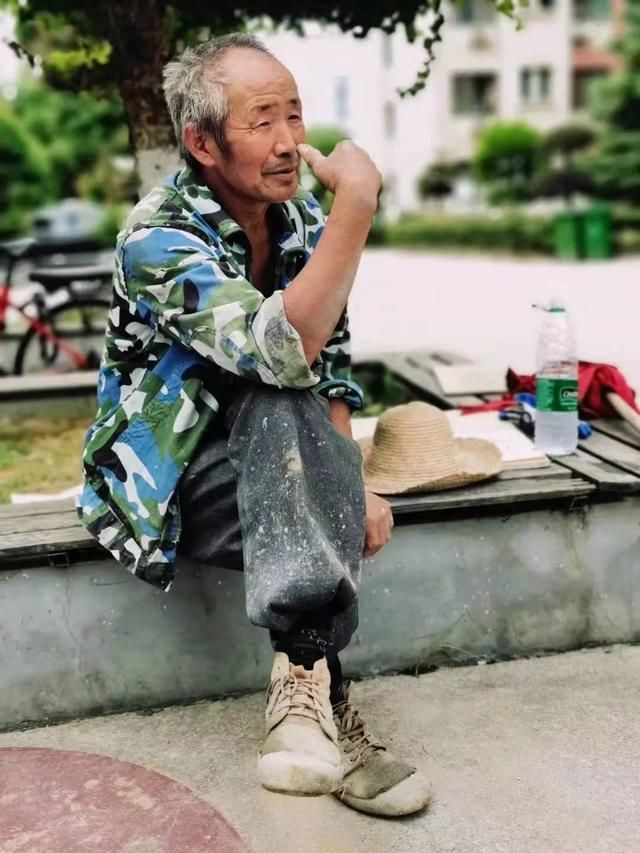  赵彬：看完这个外卖小哥的朋友圈，我惊了