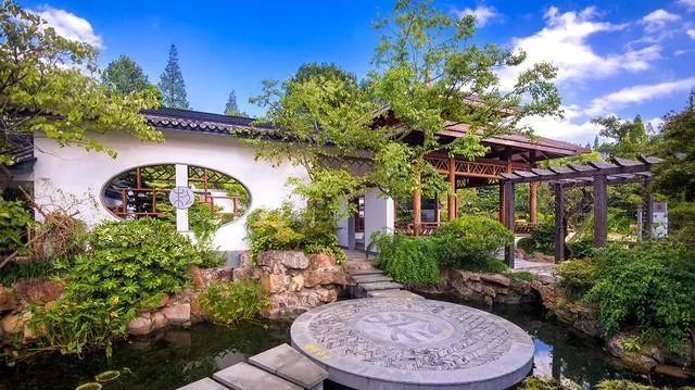 国内最大的专类盆景园，江南园林海派风格美不胜收