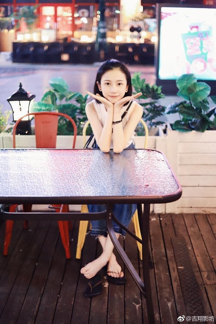 “明玉”美的不是很惊艳，但很清纯，只有82斤的她怎么穿都好看!