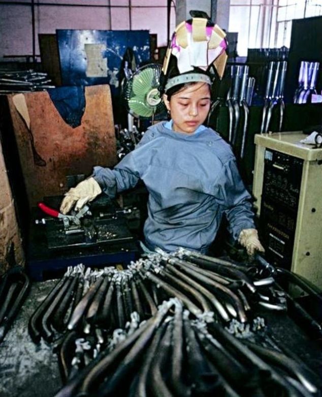  「漂亮」老照片直击90年代南下打工潮: 发财者寥寥无几, 图8发廊