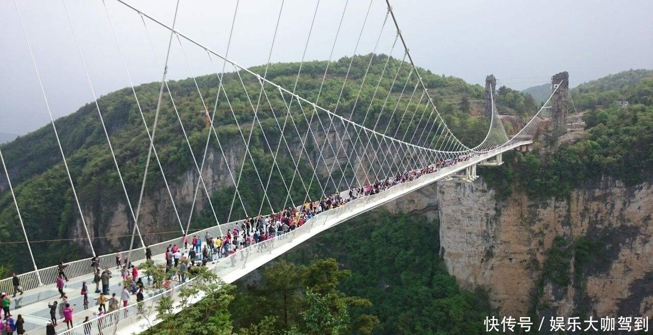 【空中玻璃走廊】中国最牛五大玻璃桥景点，最吓人的玻璃栈道哦