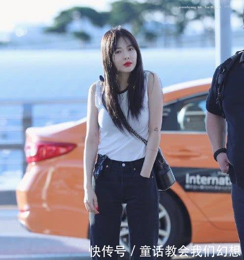 金泫雅就是穿了一件背心，竟如此妩媚迷人，真不愧是性感小野马！