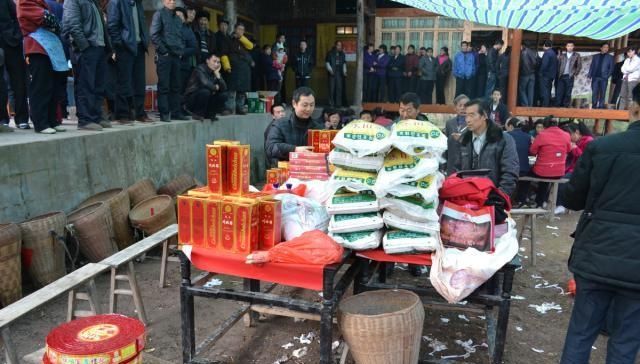  【不少农民】农村“彩礼买妻”成新风，刚说要限制，又有农民反