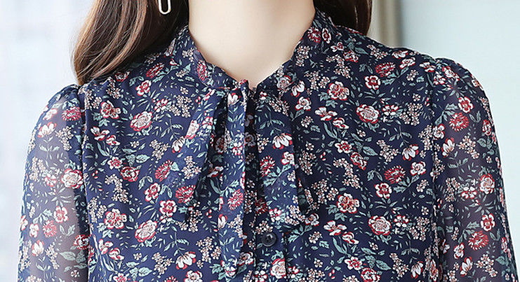 满45岁以上的女人，出门少穿真丝，试试这秋裙+高跟，美到犯规