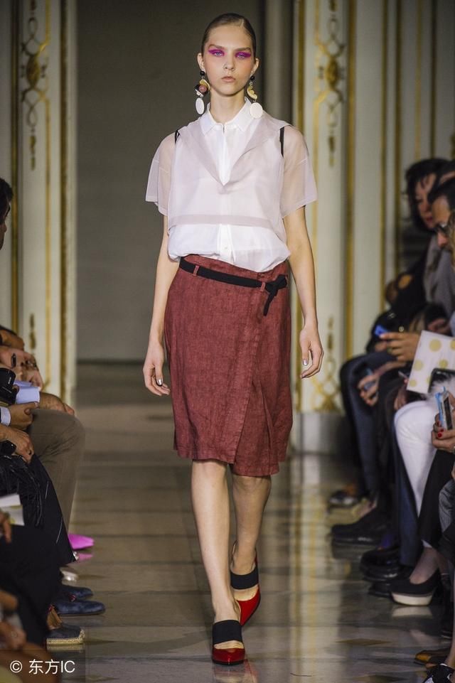 天啊，刚上新就火爆的连衣裙，太洋气迷人了，美的不像70后