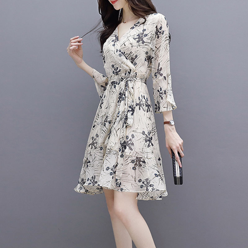 想要穿出玲珑有致的曲线吗?选好一条最收腰的裙子，优雅更迷人