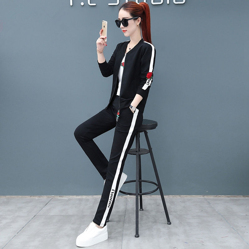 入秋我就把裙子收起来了，买了三套运动套装，比穿裙子还贼美