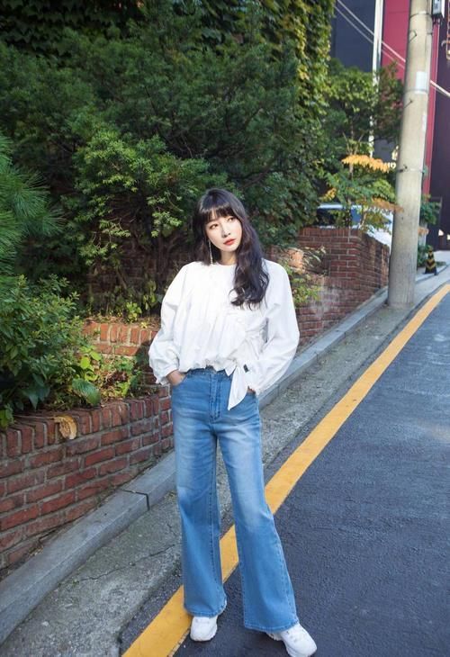 [ 清纯]从“性感女神”变邻家少女，气质清纯哪像40岁，换下低胸装的柳岩