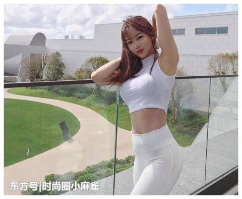  秀气|街拍：秀气可爱的小姐姐，得体的打底裤穿搭，很显时尚魅力！