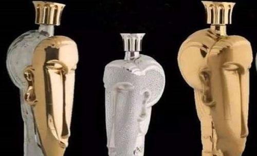 世界上最贵的一瓶矿泉水，瓶体由纯金打造，游客：喝的是金子