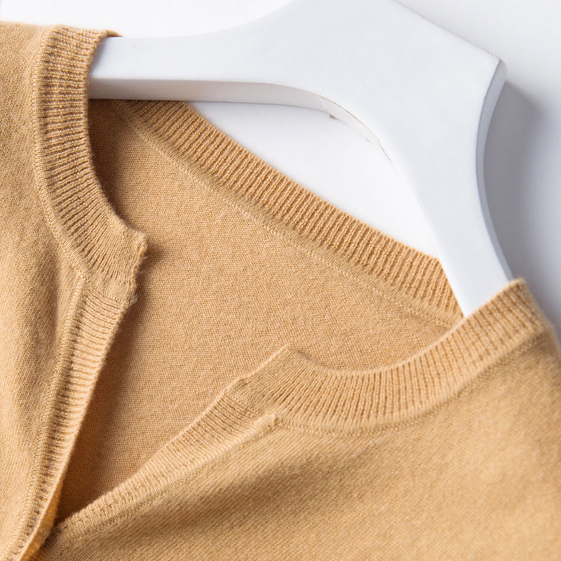 女人要是经济条件允许，全换成刚上秋装“开衫”特别时尚显美嫩