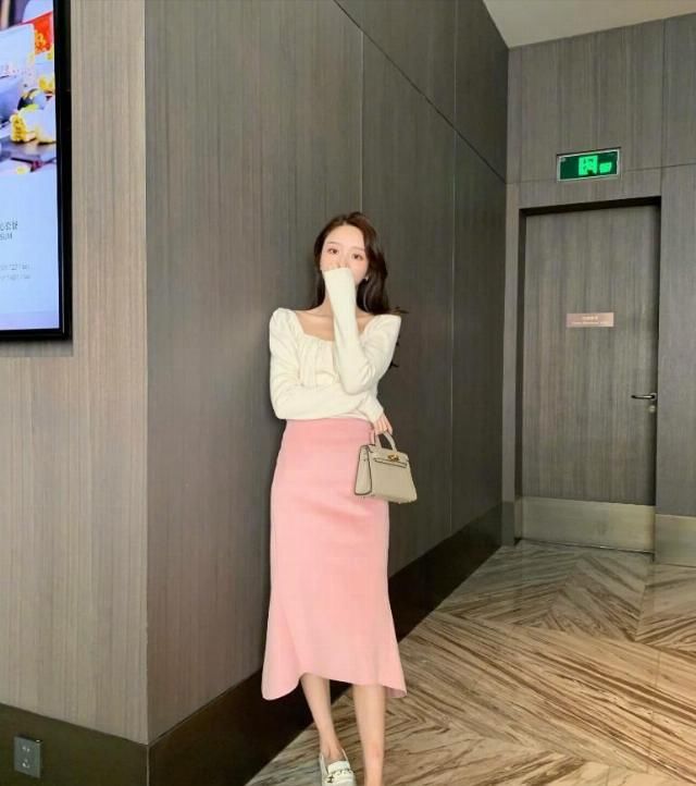  「色彩」春装怎么穿更靓？试试时尚博主的几款色彩搭配，时髦洋气又显贵