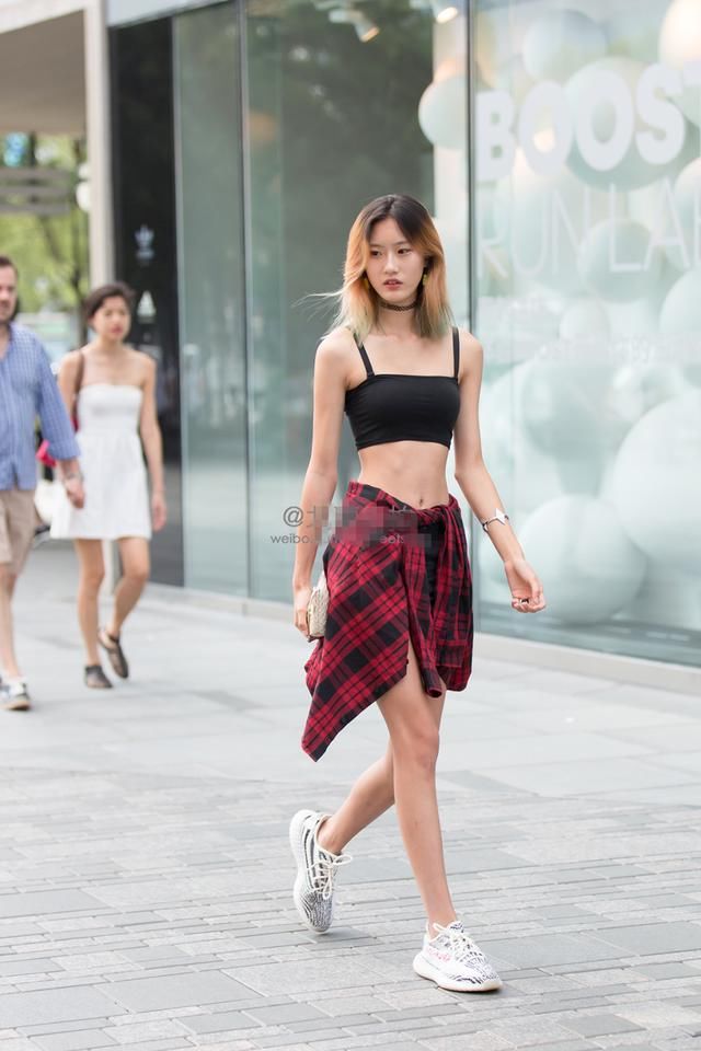  搭配■街拍：魅力女生大比拼，图三图四你更喜欢哪个呢？