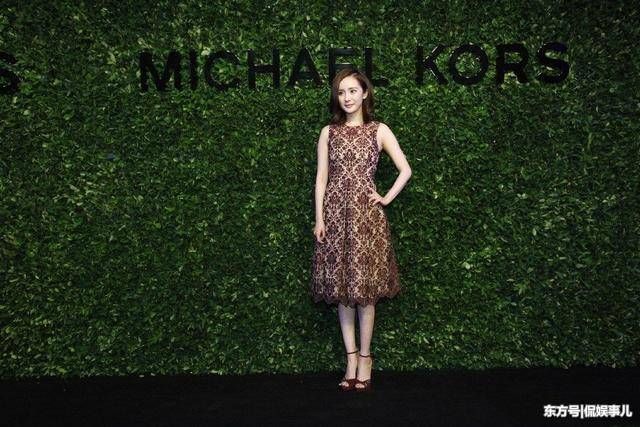 当杨幂大笑后，鱼尾纹双下巴统统曝出，网友:终于相信你31岁了