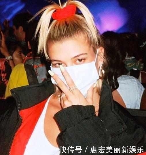  [发圈儿]别小瞧“奶奶发圈”的魔力，真·搭配高手都在用它凹造型