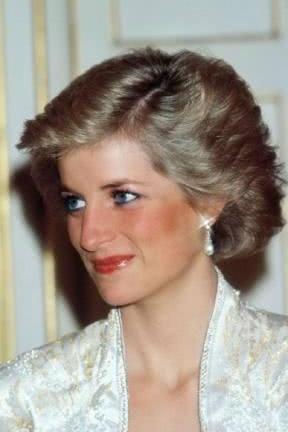 谁说戴安娜王妃没变过发型？4款你没见过的戴妃发型，她只是不想