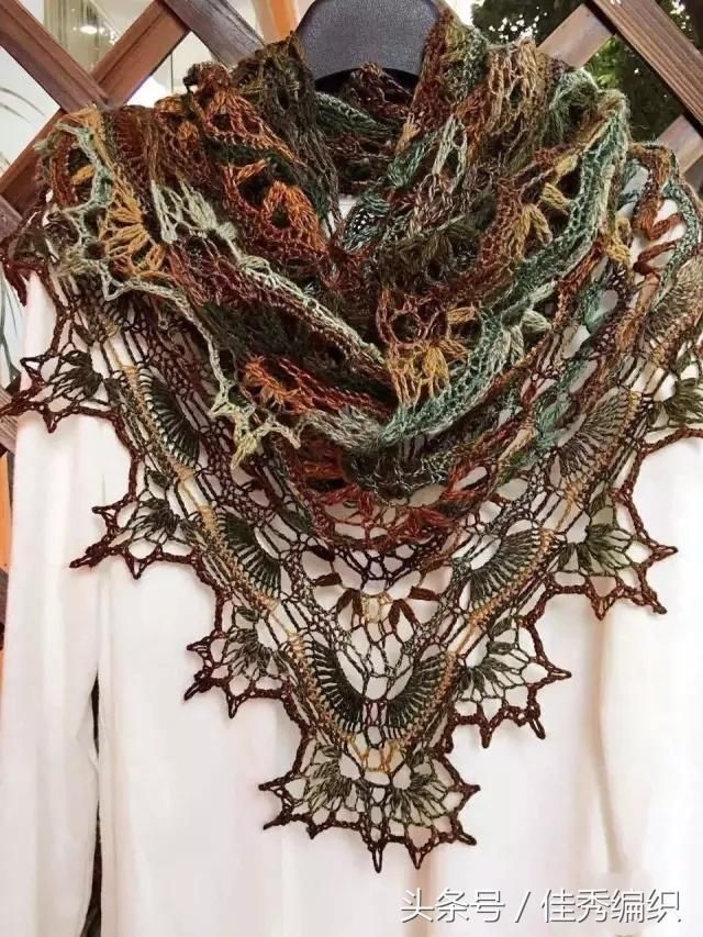 钩针编织教程图解 网红经典段染色三角形钩针披肩围巾大全 美极了