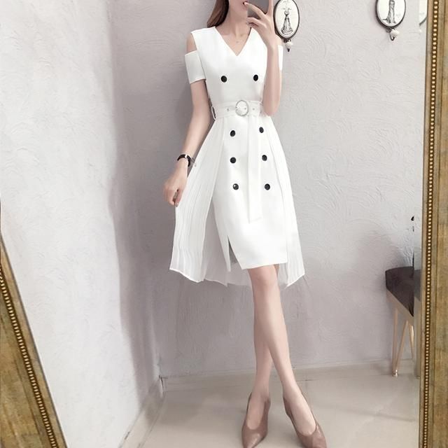 哇!这几款连衣裙真美，有这样的好身材，三伏天我一定要买几款